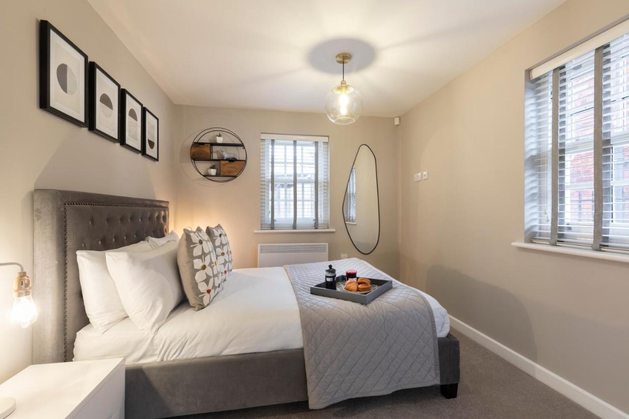 Elliot Oliver - 2 Bedroom Garden Apartment With Parking Cheltenham Eksteriør billede